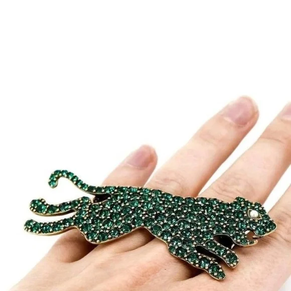 Authentic Gucci Green Gemstone Ring with Dynamic Design - Picture 2 of 6